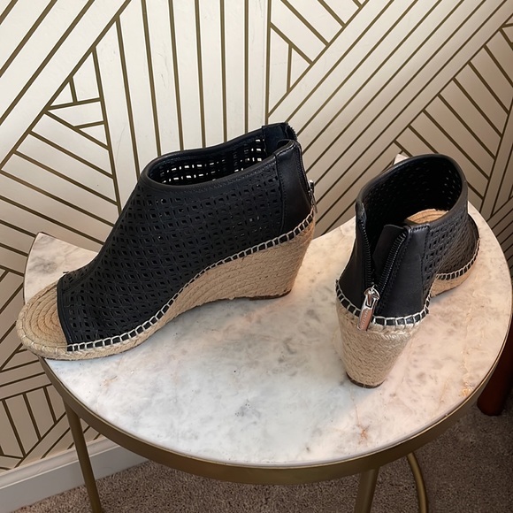 Vince Camuto “Lereena” black leather espadrille. Size 9M / 3.5” wedge heel. - Picture 2 of 3